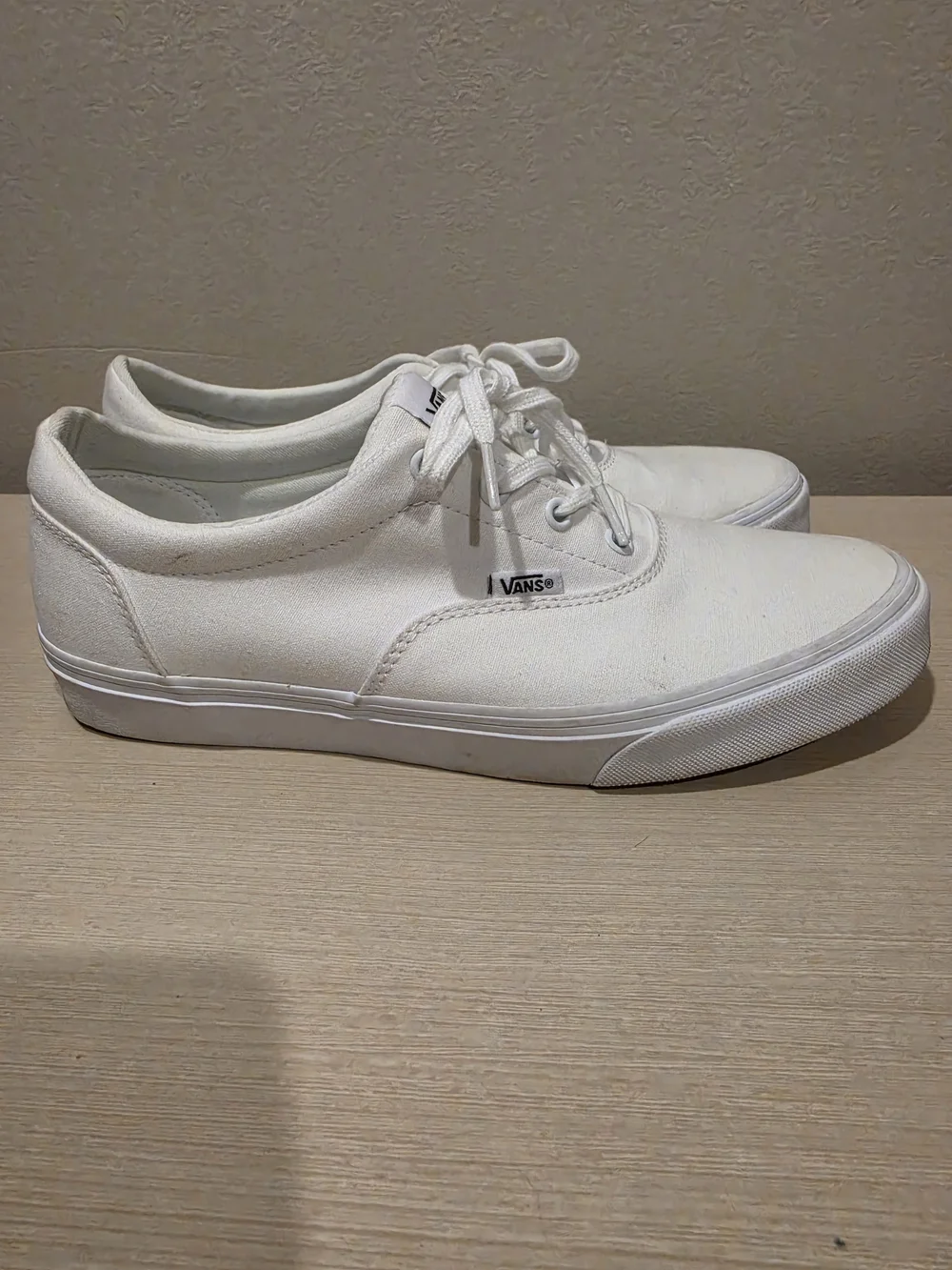 Vans Era Canvas Low Top Sneakers All White Women’s Size 11 / Men’s 9.5
